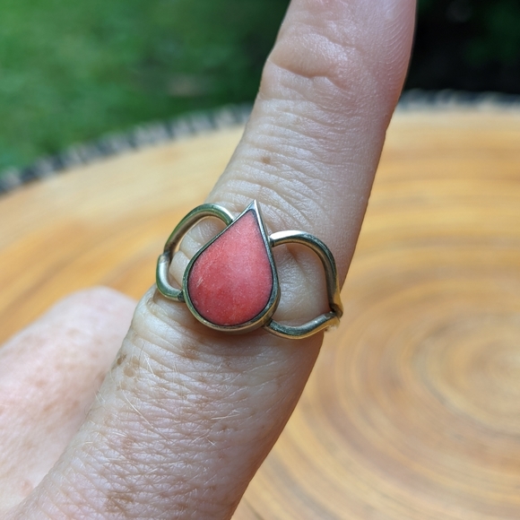 Vintage Coral Stone Ring - Picture 4 of 8